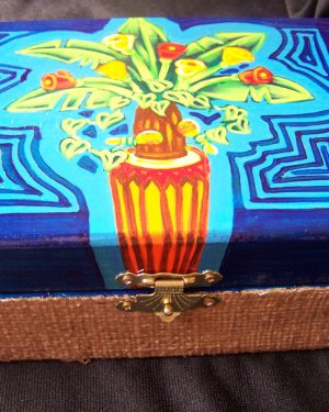 Flowers with Maracas on Box / Flores con Maracas en Caja