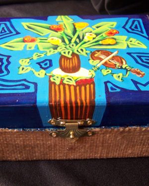 Flowers with Violin on Box / Flores con Violín en Caja